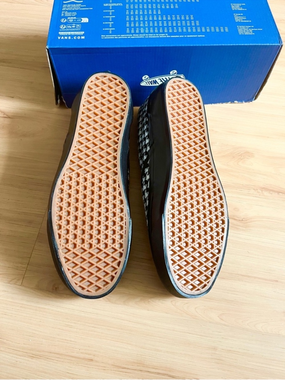 Vans Premium Classic Slip-On
Shoe Houndstooth Black / White Womens 9.0 US - Picture 11 of 11